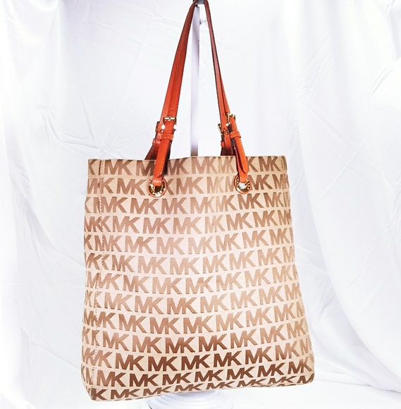 MICHAEL Michael Kors Handbags - 💕Michael Michael Kors Tote Bag